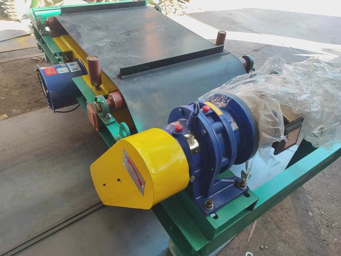 RCDC風(fēng)冷自卸式電磁除鐵器裝車發(fā)貨現(xiàn)場2